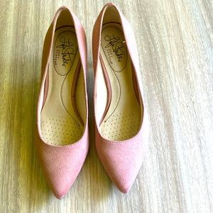 Light pink high heels 👠
